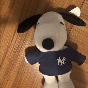 Snoopy plush with Yankees MetLife tshirt